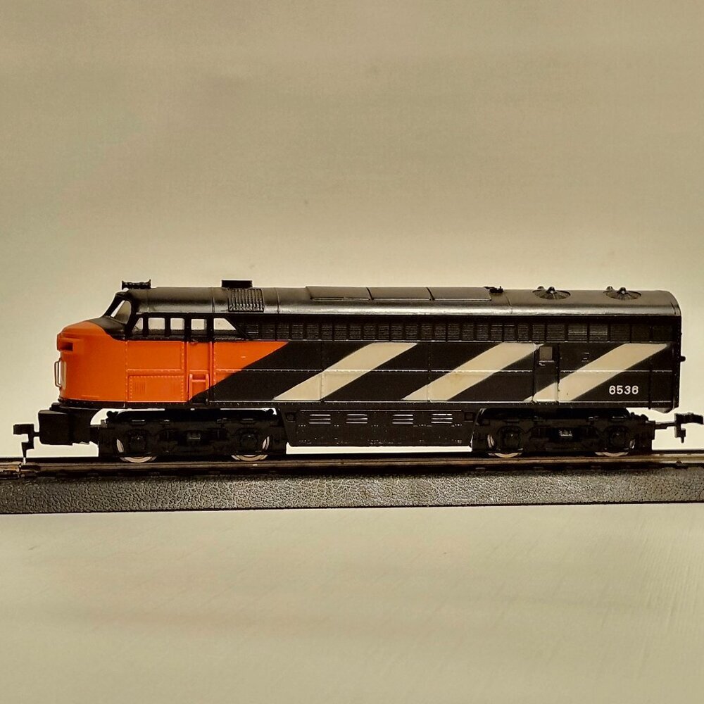 AHM Tempo HO Canadian National cn #6536 Zebra F3 Diesel Engine